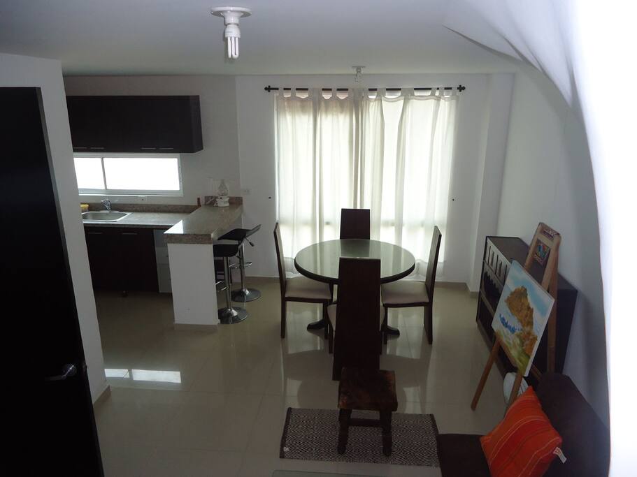Sala comedor, pantry y parte d ela cocina