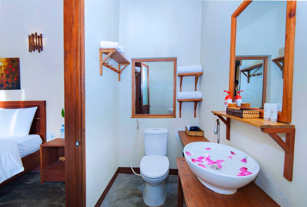 Phòng Chuối / Toillettes Banana