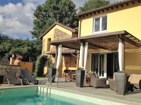 il Nespolo villa with private pool in Tuscany