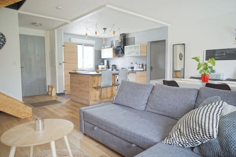 4-bedroom house, quiet, comfortable, and close to the TGV