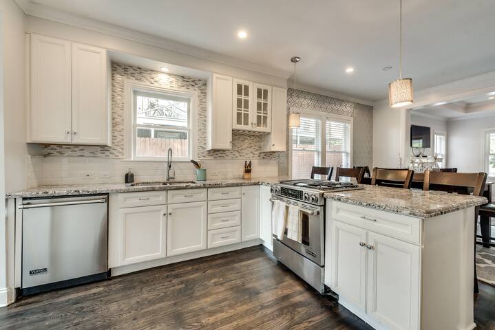 5★Main and Guest House✿5min Walk to Restaurants gallery image 2