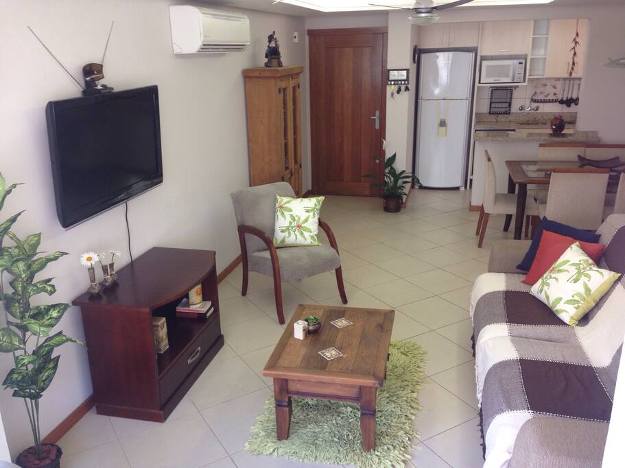 Sala principal, com sofá cama.
