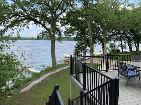 Lake front 4 bedroom home with private dock