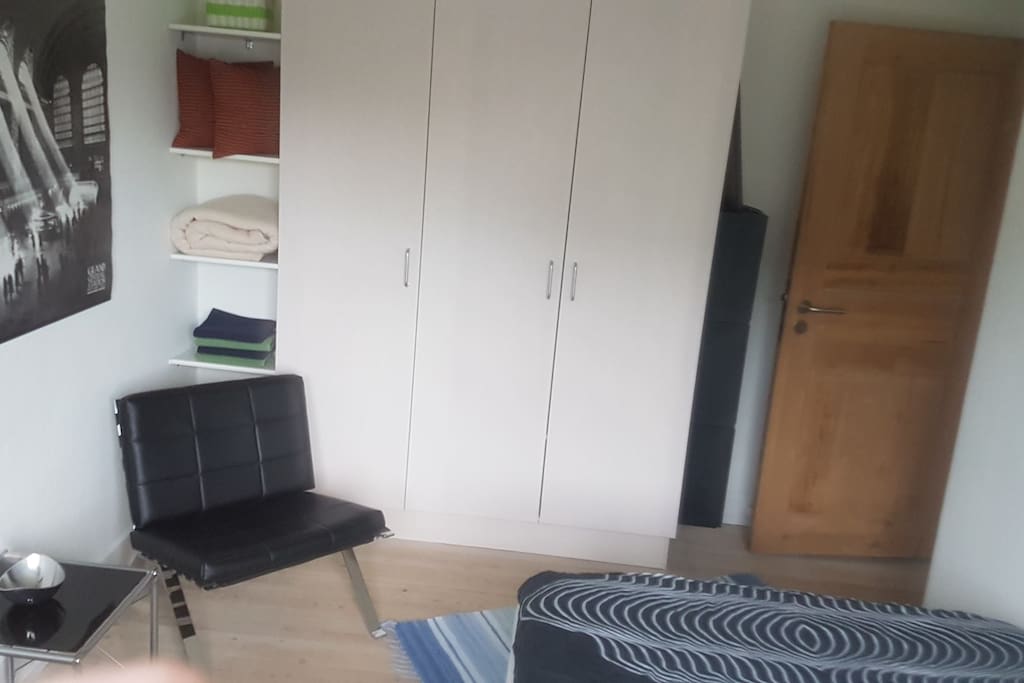 The room 2