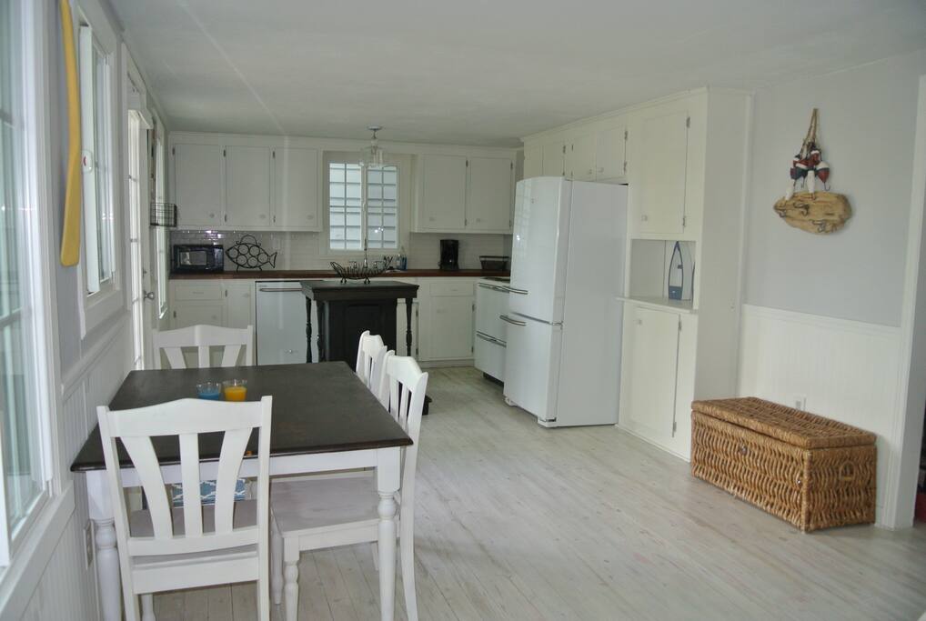 Kitchen opens to LR; dining table that seats four