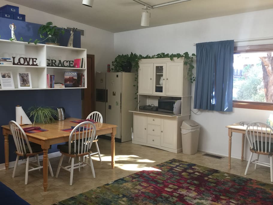 Kitchenette and Dining Table