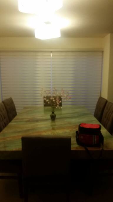 Comedor de mármol veneciano.