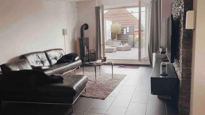 Stilvolle Wohnung Mit Dachterrasse Und Kamin - Troisdorf