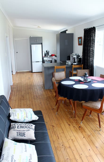 Lounge / Dinning