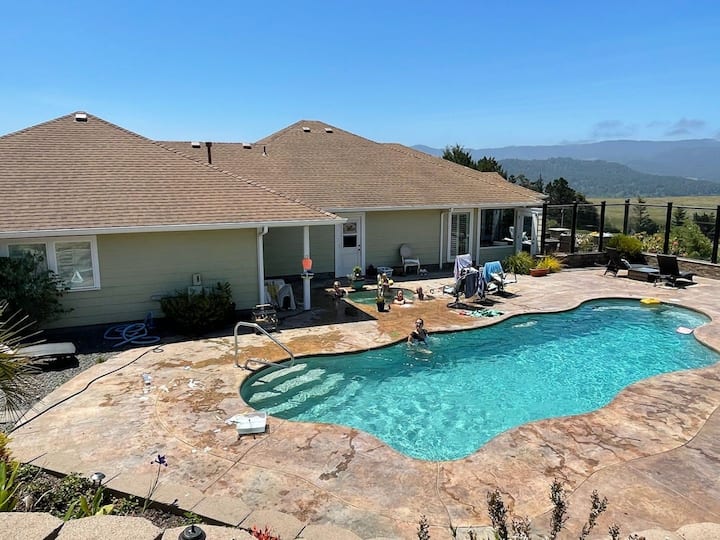 to Sky Light Retreat Guest suites for Rent in Fortuna