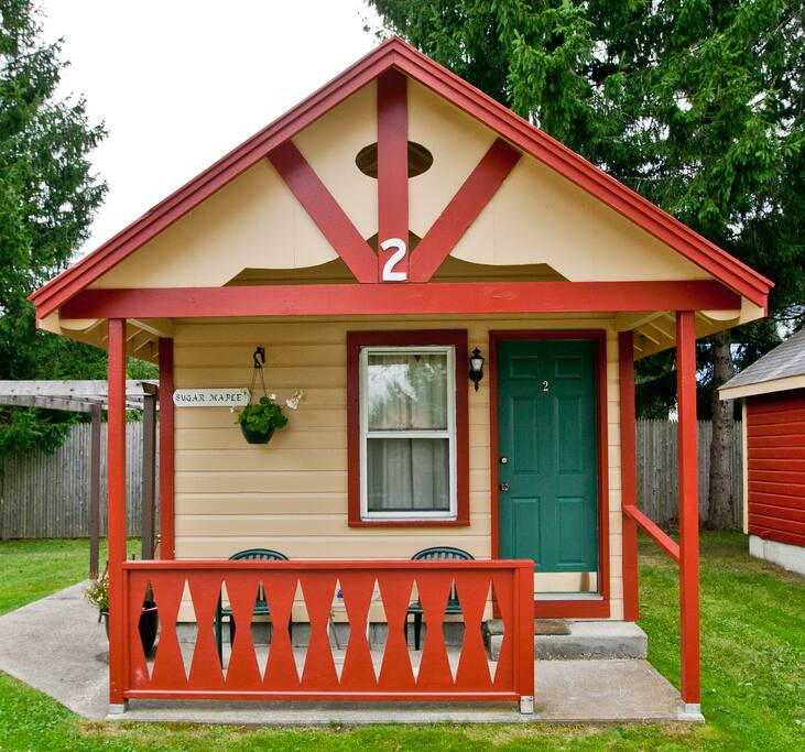 This one has one queen bed