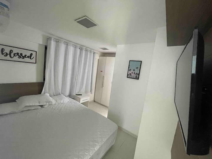 带空调和42英寸电视的套房