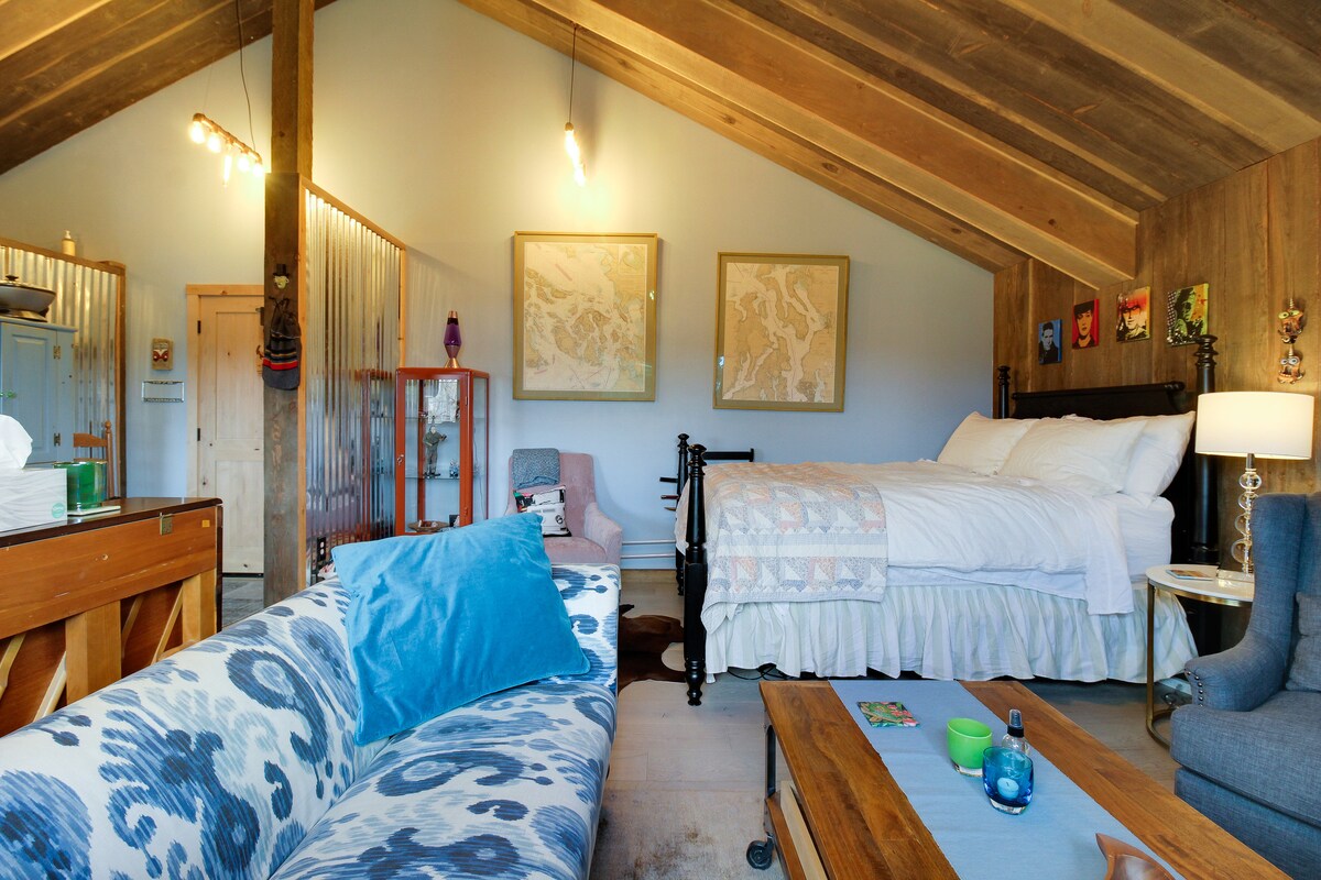 Kuna kitu kuhusu kitanda hiki… mara tu unapoingia ndani ni vigumu sana kutokaa muda mrefu zaidi kuliko ulivyopanga. Kimya, tulivu, tulivu. 