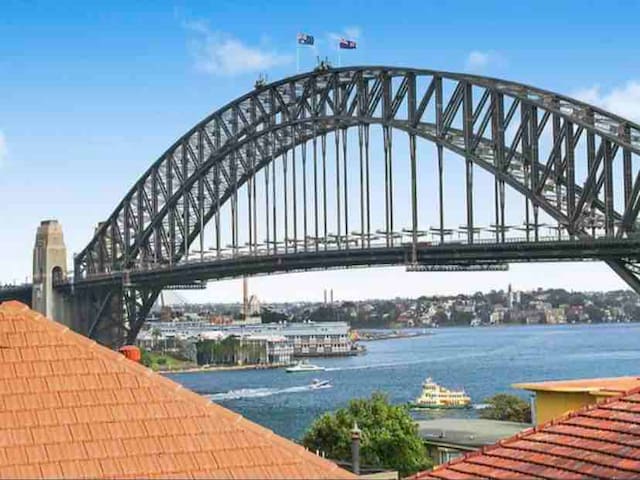 Kirribilli Apartment Harbour Views