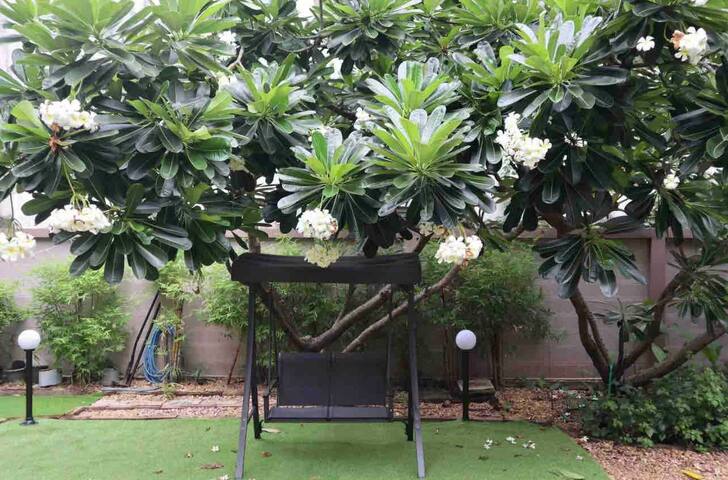 Suttisan 独立大花园别墅五卧三卫，近地铁、辉煌“新唐人街”、火车夜市 gallery image 4