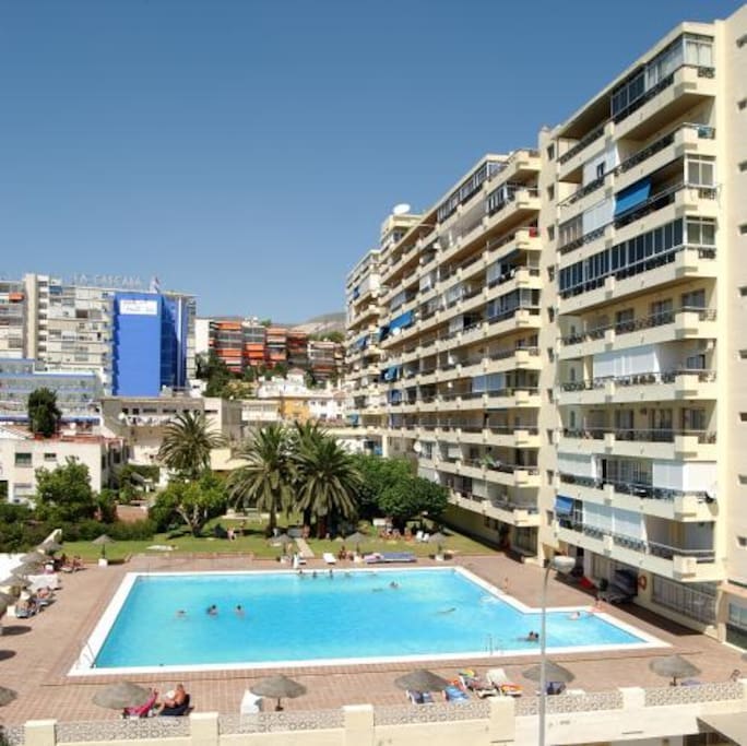 Piscina y jardines / Swimming pool and gardens