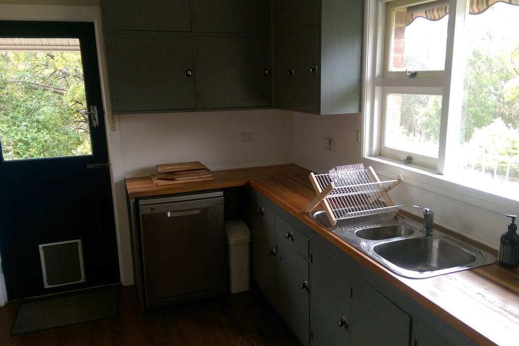 Kitchen (dishwasher, electric fan oven, fridge/freezer).