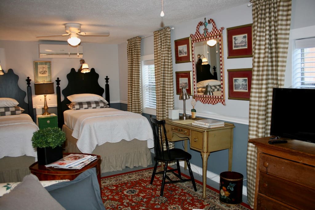 Desk area and TV area