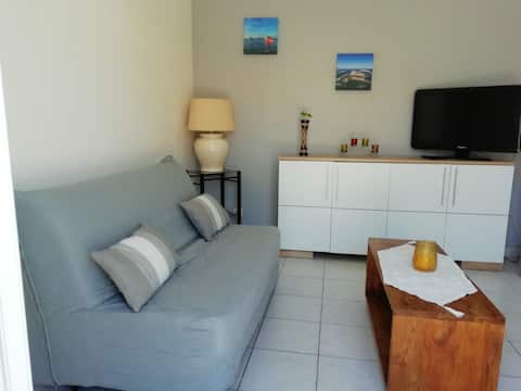 Top Airbnb: small house classified 2 Stars Gites France in Arès