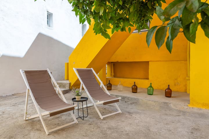 Alfama Central Apt With Open Air – Up to 30 guests gallery image 3