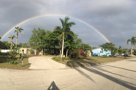 Queen size bedroom South Fort myers english/french