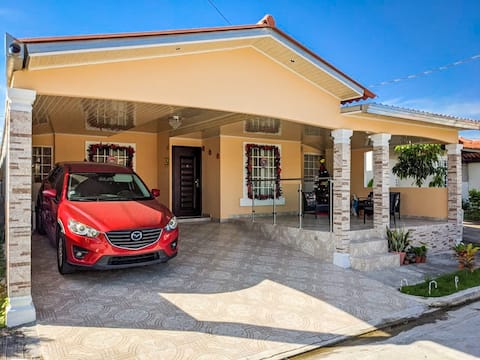 Modern house with a/c 10 mins from airport