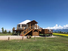 Beautiful+Luxury+Yurt+bordering+on+Flathead+Lake
