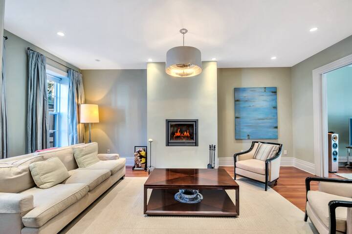 Luxury Brownstone Duplex gallery image 2