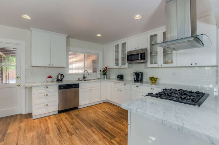 Luxury beautiful Pasadena 1928 Spanish 2bd home