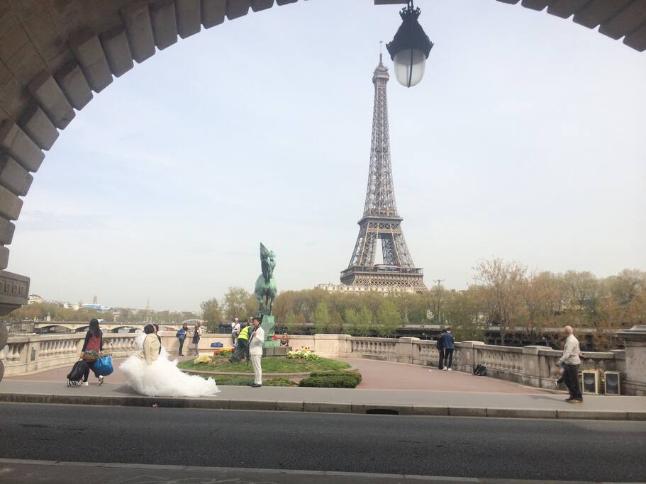 Weddings: this famous bridge is less than 2 minutes by car from our house!