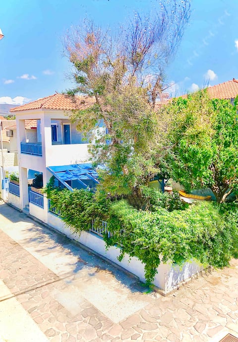 Seaside Family Maisonette: Spacious & Shaded