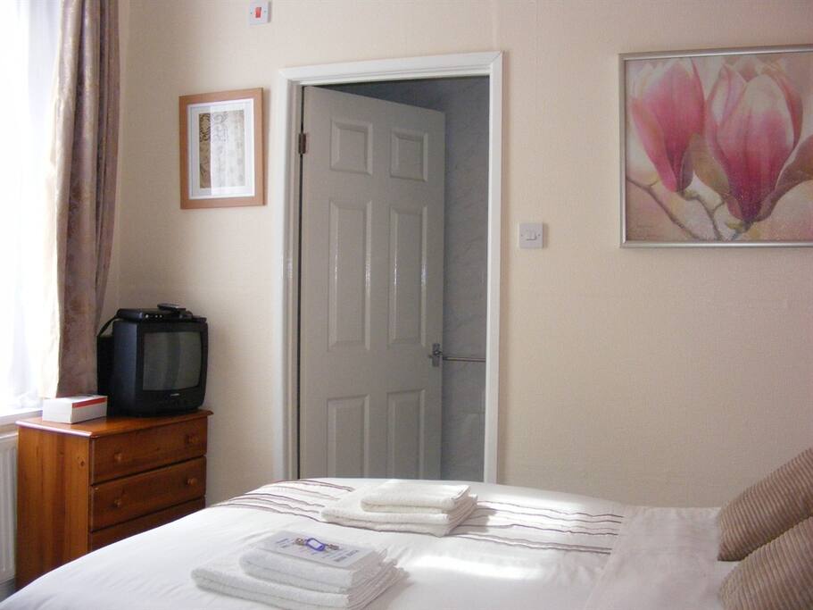 Small Double En-suite