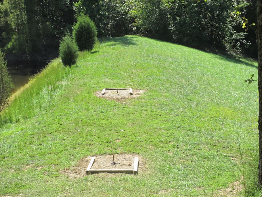 Horseshoes anyone? Levy by the lake.