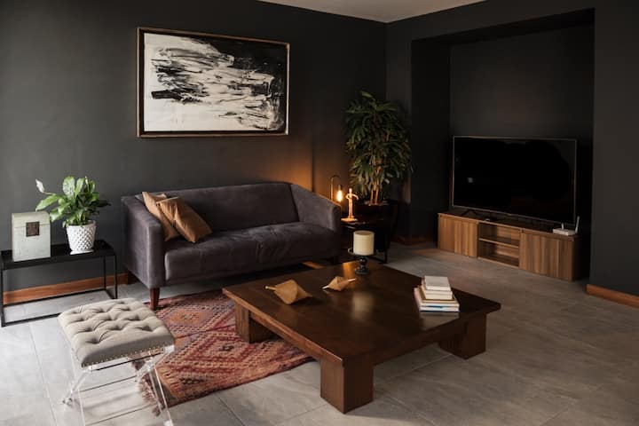 סלון עם 2 ספות טלוויזיה 65אינץ '