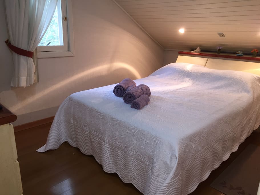 Cama do quarto do mezanino.