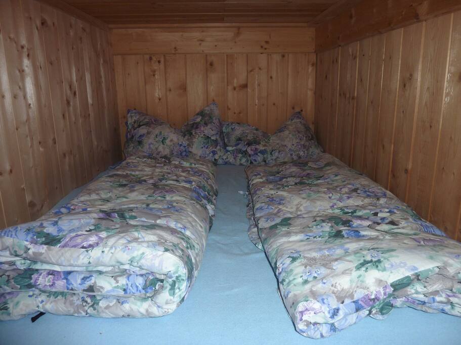 Das Doppelbett in der Hütte