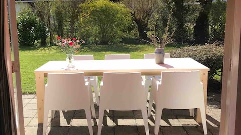 Bungalow with large sunny garden and beach cabin