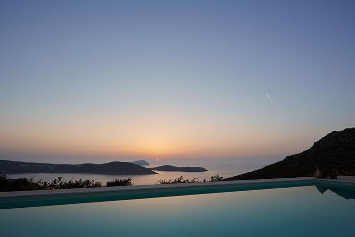 House with a view and private pool gallery image 3