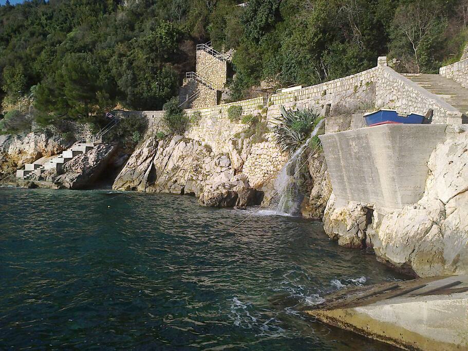 sea view (house and surroundings)
