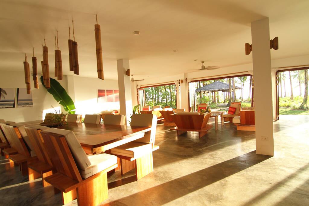 Open Plan Lounge and cool fresh air flowing from the ocean all day