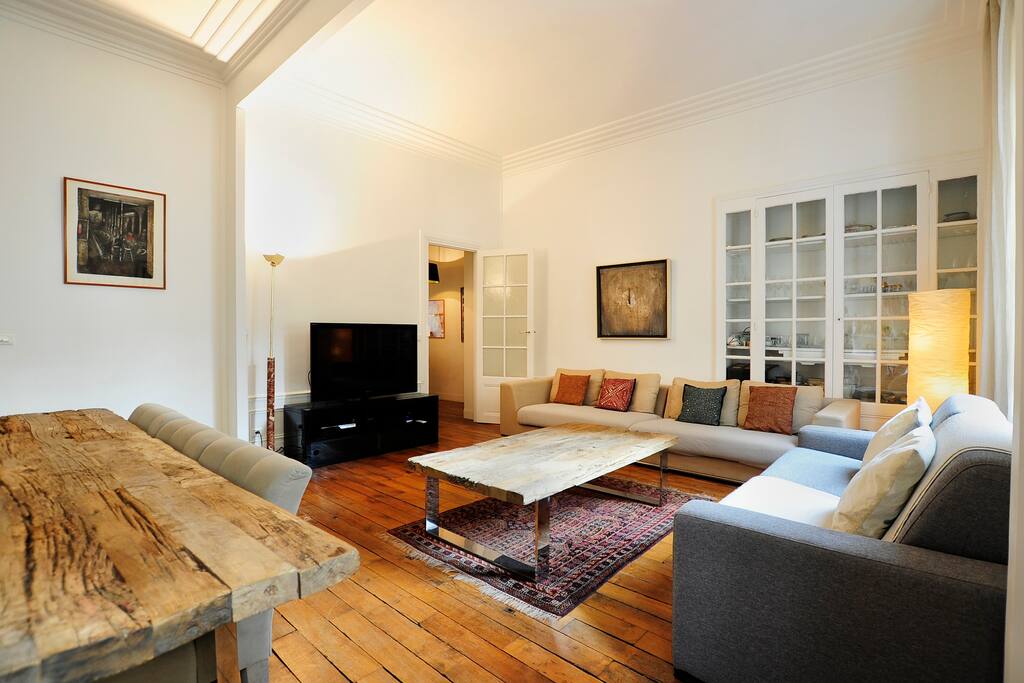 Confort and space in the center of Paris.