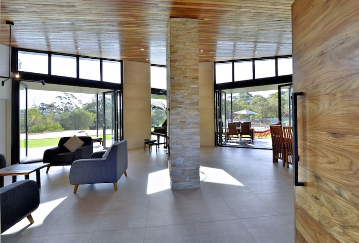 Gorgeous home with Infinity Pool & Fireplace gallery image 4