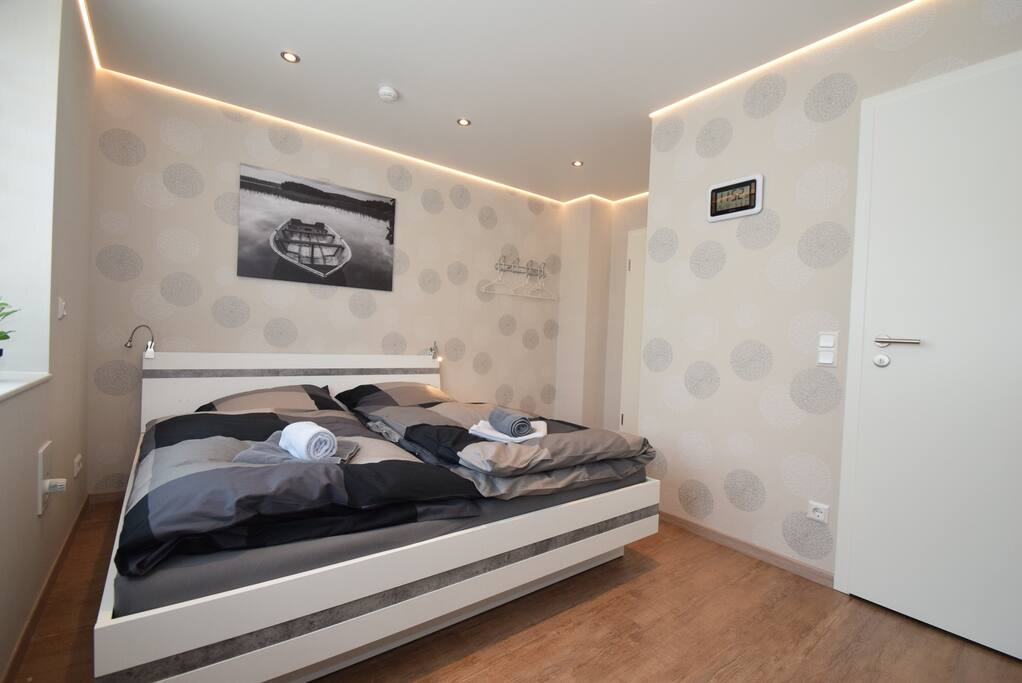 Doppelbett mit zwei Matrazen je 90x200cm Stiftung Warentest "gut"