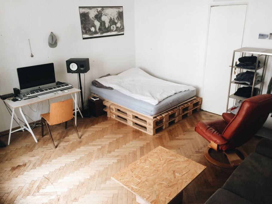 Das Zimmer / the room