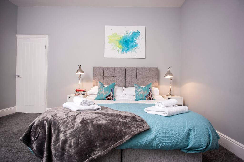Super-King zip link bed