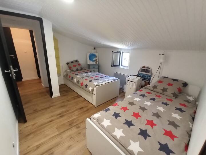 חדר הילדים הראשון