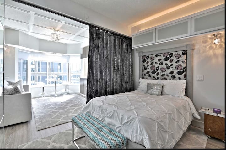 Gorgeous Spot In Yorkville - Toronto