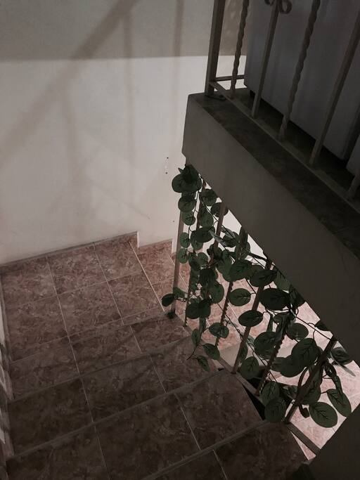 La habitación se encuentra en segundo piso