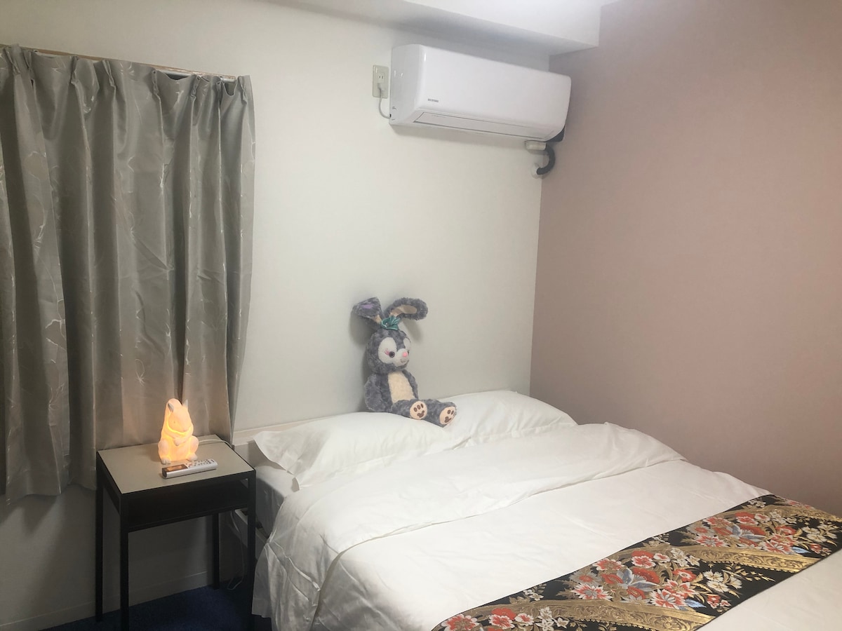 Iznimno lijepa, čista, uredna, udobna soba, 2 spavaće sobe, 1 dnevni boravak za 6 osoba, bez bojenja kose⚠️ i pušenja u sobi