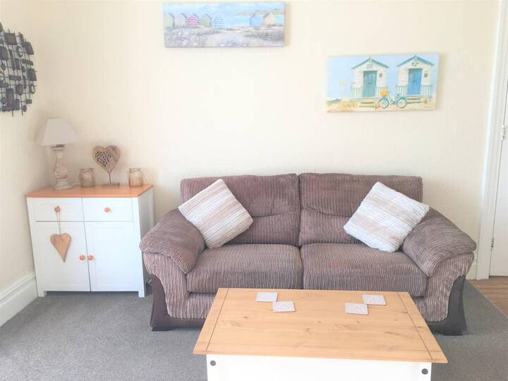 Spacious 1 Bedroom Flat nr Seafront, Penzance Apartments for Rent in